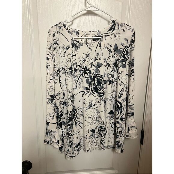 New Karl Lagerfeld Plus Size Knit Top Size XL - Picture 9 of 11